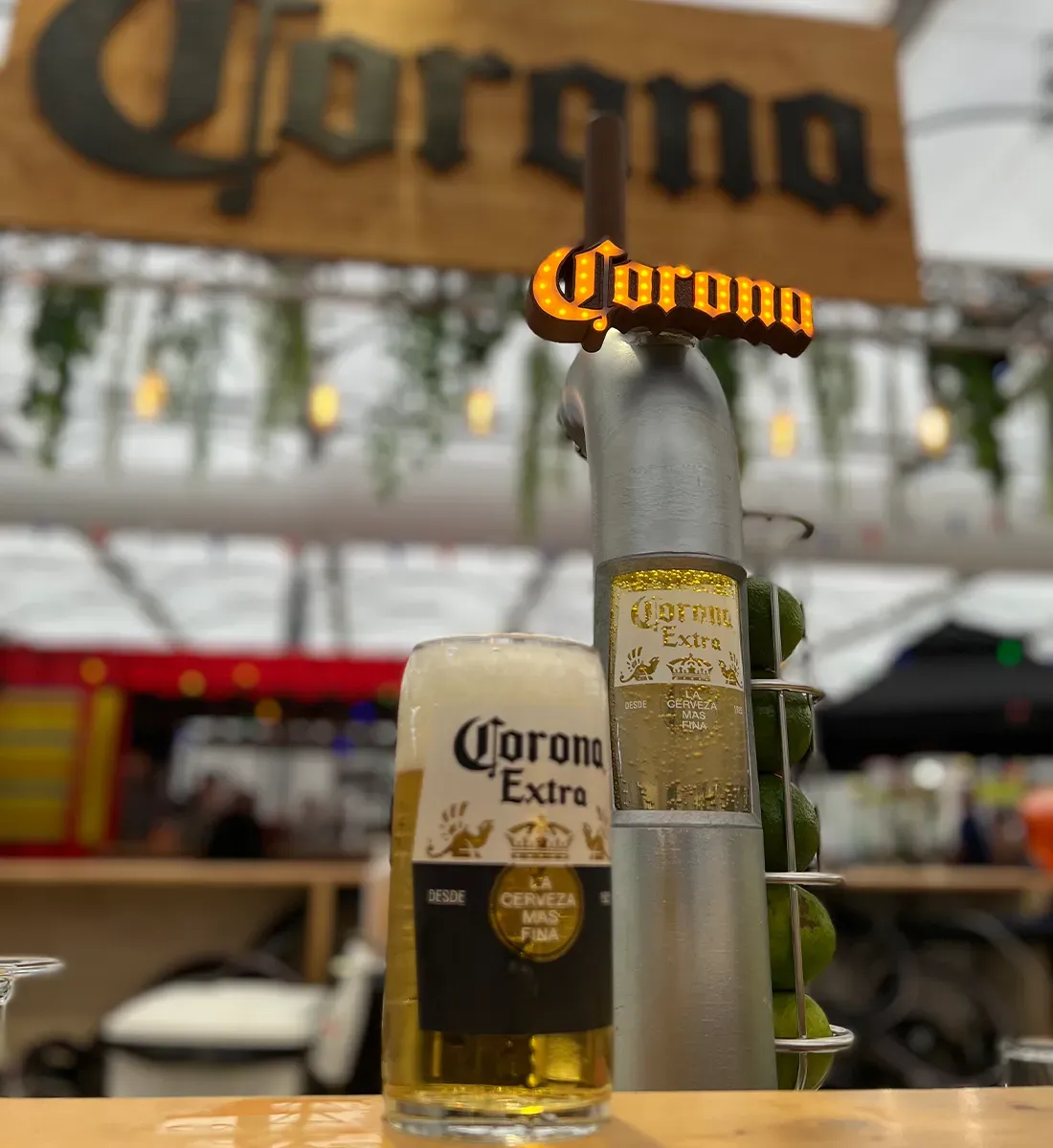 Bière et bec Corona sur le stand ABInBev/Corona (salon EGAST et Foire Européenne de Strasbourg)