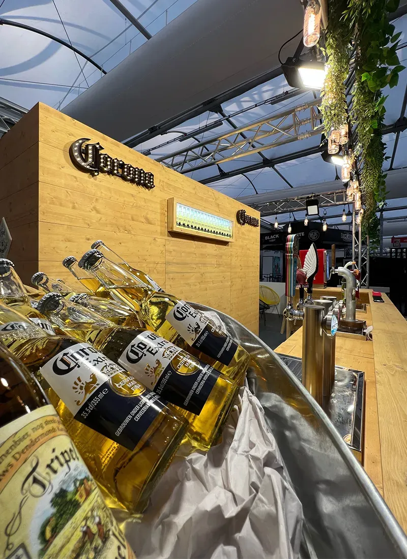 Gros plan sur le bar du stand