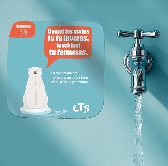 Sticker écogeste collé à côté d'un robinet ouvert