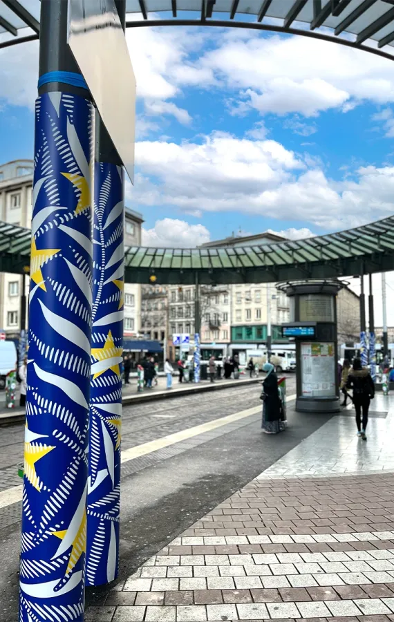 Habillage de poteaux Place de l'Homme de Fer à Strasbourg
